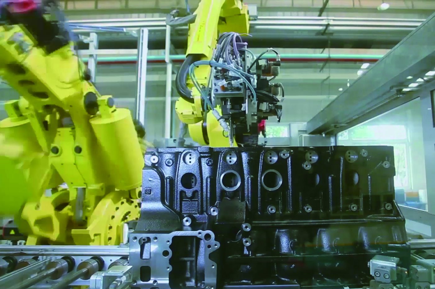 SINOTRUK automated engine assembly line, China